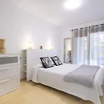 Vivienda Con Piscina En
