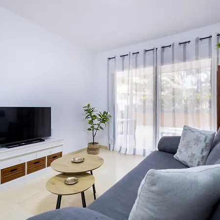 Vivienda Con Piscina En *