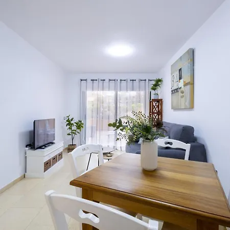 Vivienda Con Piscina En 아파트 *