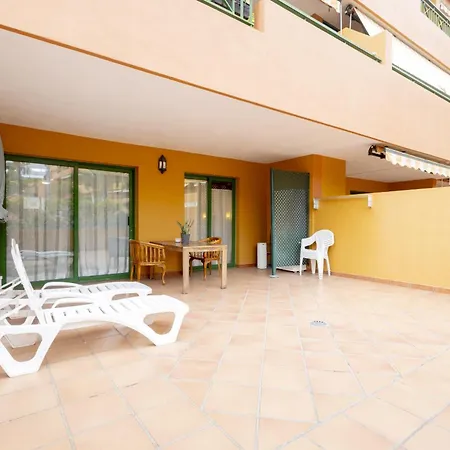 Vivienda Con Piscina En 아파트 *