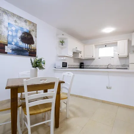 아파트 Vivienda Con Piscina En *