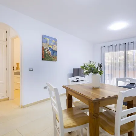 Vivienda Con Piscina En *