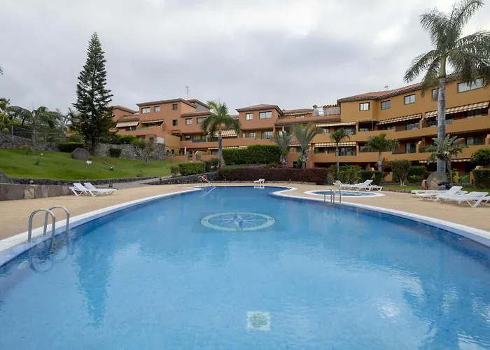 Vivienda Con Piscina En *