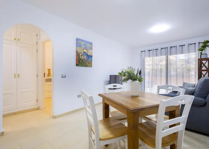 Vivienda Con Piscina En *