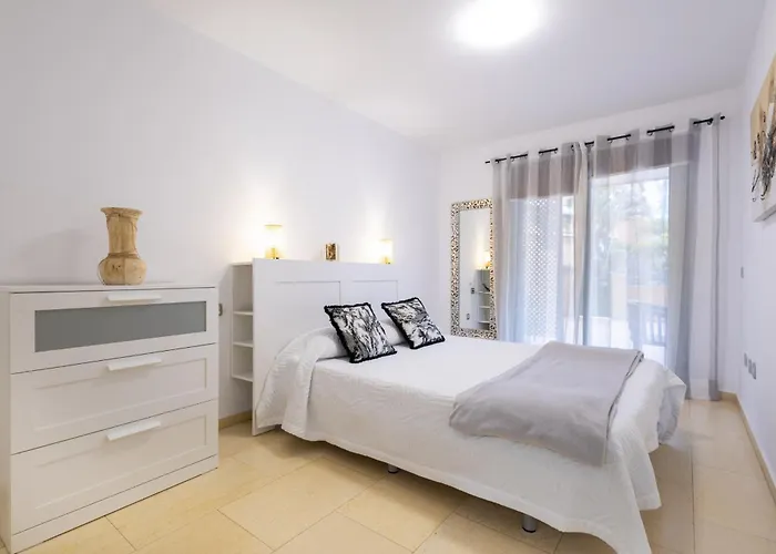 Vivienda Con Piscina En